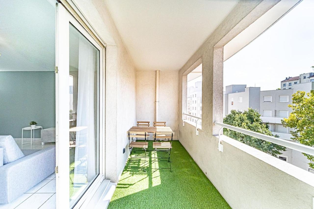 Appartement Cosy Avec Balcony And Garage-Charpennes فيليوربان المظهر الخارجي الصورة